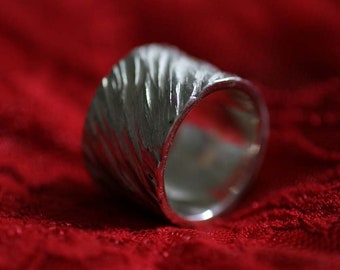 Beautiful wide silver ring with all-round structure by Frank Schwope, silver, unique, goldsmith's work, ring, unique jewelry