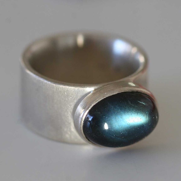 Unique sterling silver ring "Blickfang 17" by Frank Schwope