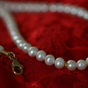 Pearl necklace with 750 gold elements and 750 carabiner by Frank Schwope, gold, pearl, unique piece, unique jewellery, Schwope, necklace, pearl necklace