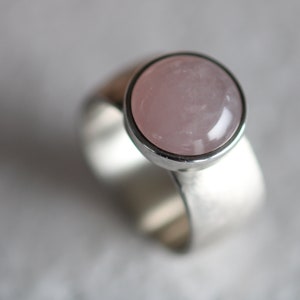 Ring with beautiful rose quartz in silver by Frank Schwope, jewellery, rose quartz, gemstone, unique jewellery, goldsmith&#39;s craft, pink