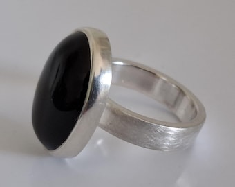 Sterlingsilberring mit ovalem Onyx von Frank Schwope, Onyx, Unikat, Schmuck-Skulptur, Schmuckunikate, Schwarz, Ring, Edelstein, Schmuckstück