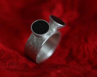 Unikat Ring In Silber mit massiver Ebenholzintarsie, Ring, Goldschmiedearbeit