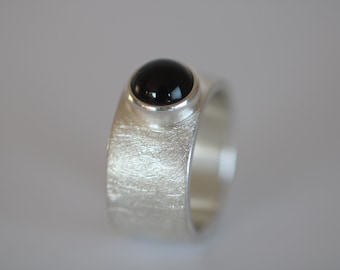 Ring with onyx in sterling silver by Frank Schwope, unique jewellery, unique jewellery, onyx, goldsmith's craft, Schwope, Wissgoldingen, Schwarz