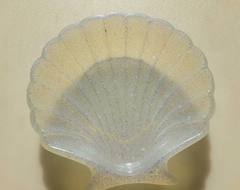 Glitter Resin Clamshell Dish/ Flower Dish– Handmade Trinket Tray, Sirena Style Epoxy Art