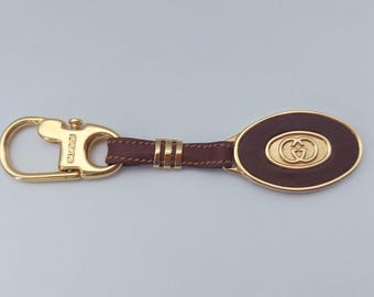 vintage Gucci interlocking GG leather and gold-tone keychain.