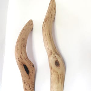 Handgefertigter Türgriff aus Naturholz: Rustikaler Holzgriff