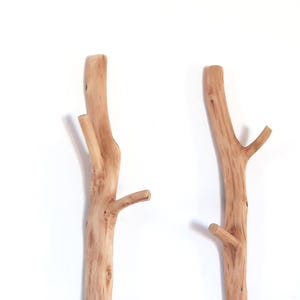 Zestaw 2 wieszaków ściennych z naturalnego drewna dębowego, organiczne drewniane wieszaki na ubrania