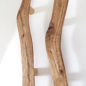 Tirador de puerta de roble con borde natural, manija de puerta rústica de madera