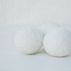 Natural wool dryer balls, organic wool laundry ball set image 5