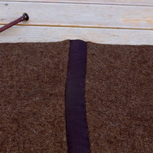 Dressage saddle pad from Natural wool, handfelted English saddle pad for showjumping saddle. Schabracke. Saddle cloth. Reitpad image 7