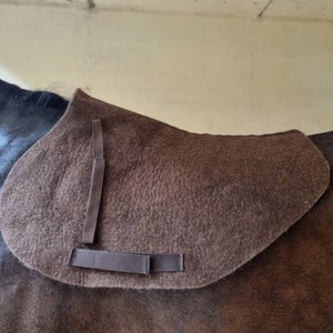 Dressage saddle pad from Natural wool, handfelted English saddle pad for showjumping saddle. Schabracke. Saddle cloth. Reitpad Show-Jumping