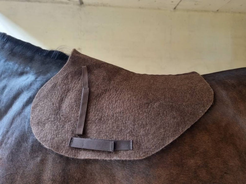 Dressage saddle pad from Natural wool, handfelted English saddle pad for showjumping saddle. Schabracke. Saddle cloth. Reitpad Show-Jumping