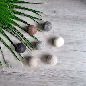 Natural wool dryer balls, organic wool laundry ball set image 1