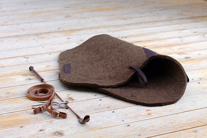 Dressage saddle pad from Natural wool, handfelted English saddle pad for showjumping saddle. Schabracke. Saddle cloth. Reitpad image 6
