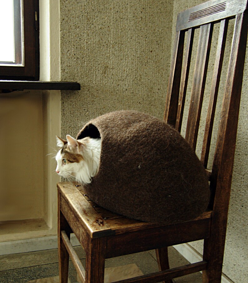 Felted cat cave brown from natural eco-friendly wool image 4
