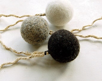 Cat toy felted ball with sisal rope white - felted cat toy - catnip ball