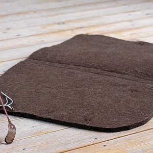 Dressage saddle pad from Natural wool, handfelted English saddle pad for showjumping saddle. Schabracke. Saddle cloth. Reitpad image 3