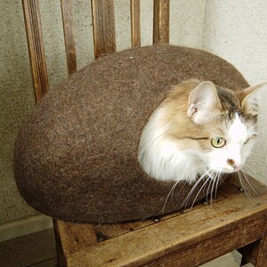Felted cat cave brown from natural eco-friendly wool image 3
