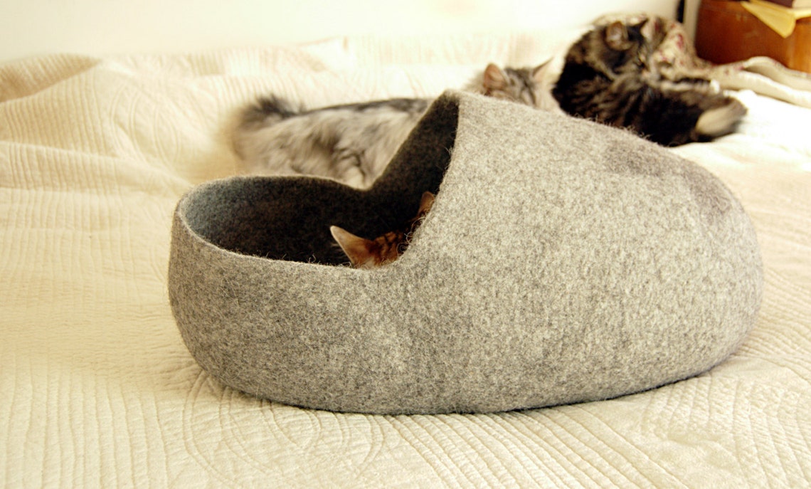 Felted pet bed with a star design wool dog bed felt cat Etsy