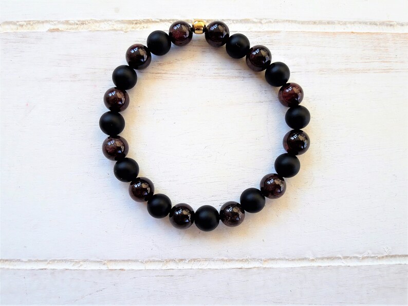 Mens bracelet*Beaded bracelet*Onyx bead bracelet*Garnet bracelet*Stretch bracelet*surfer bracelet*Boyfriend gift