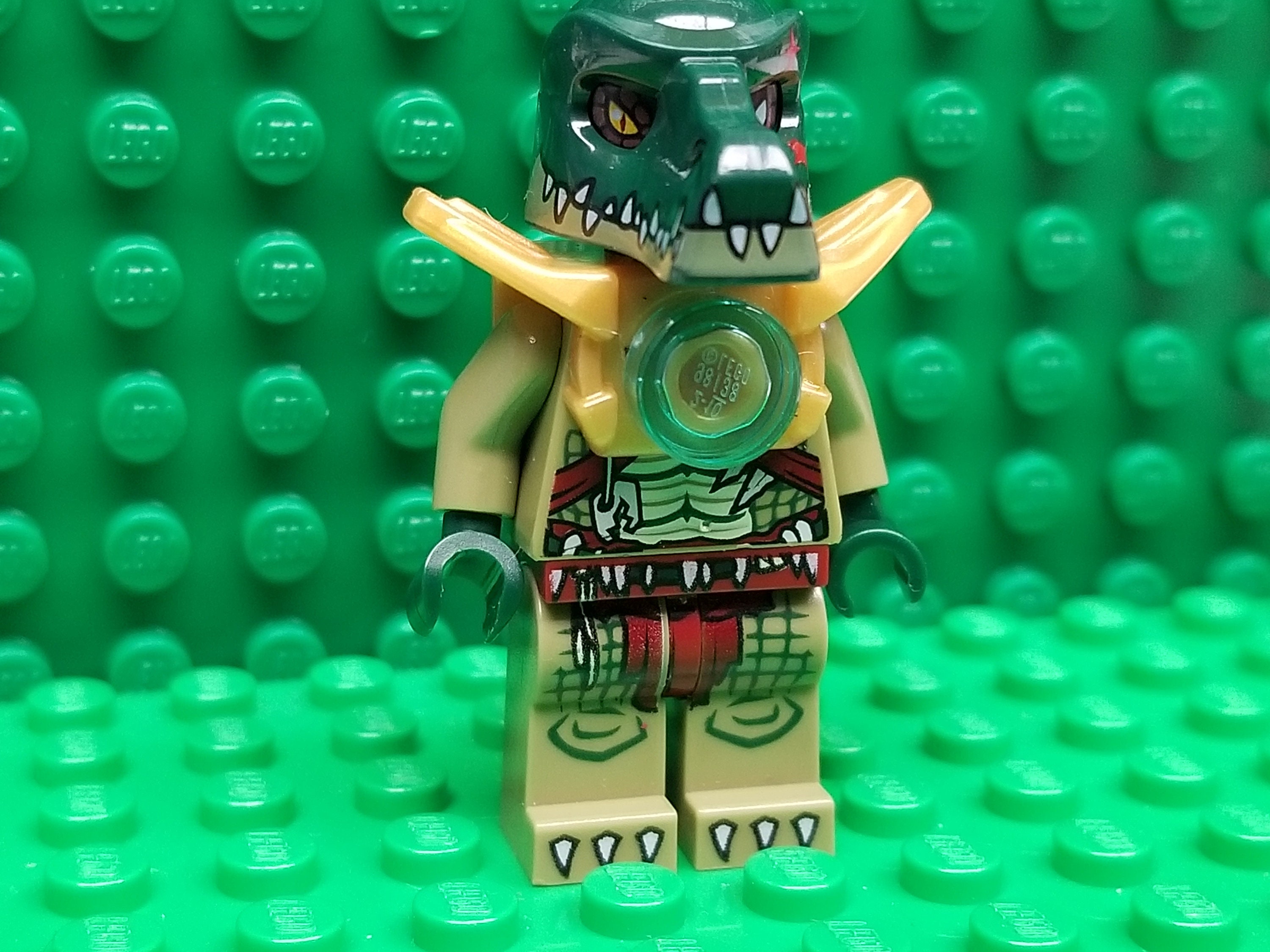 LEGO Legends of Chima Cragger in Gold Light Armor Minifigure Minifig LEGO