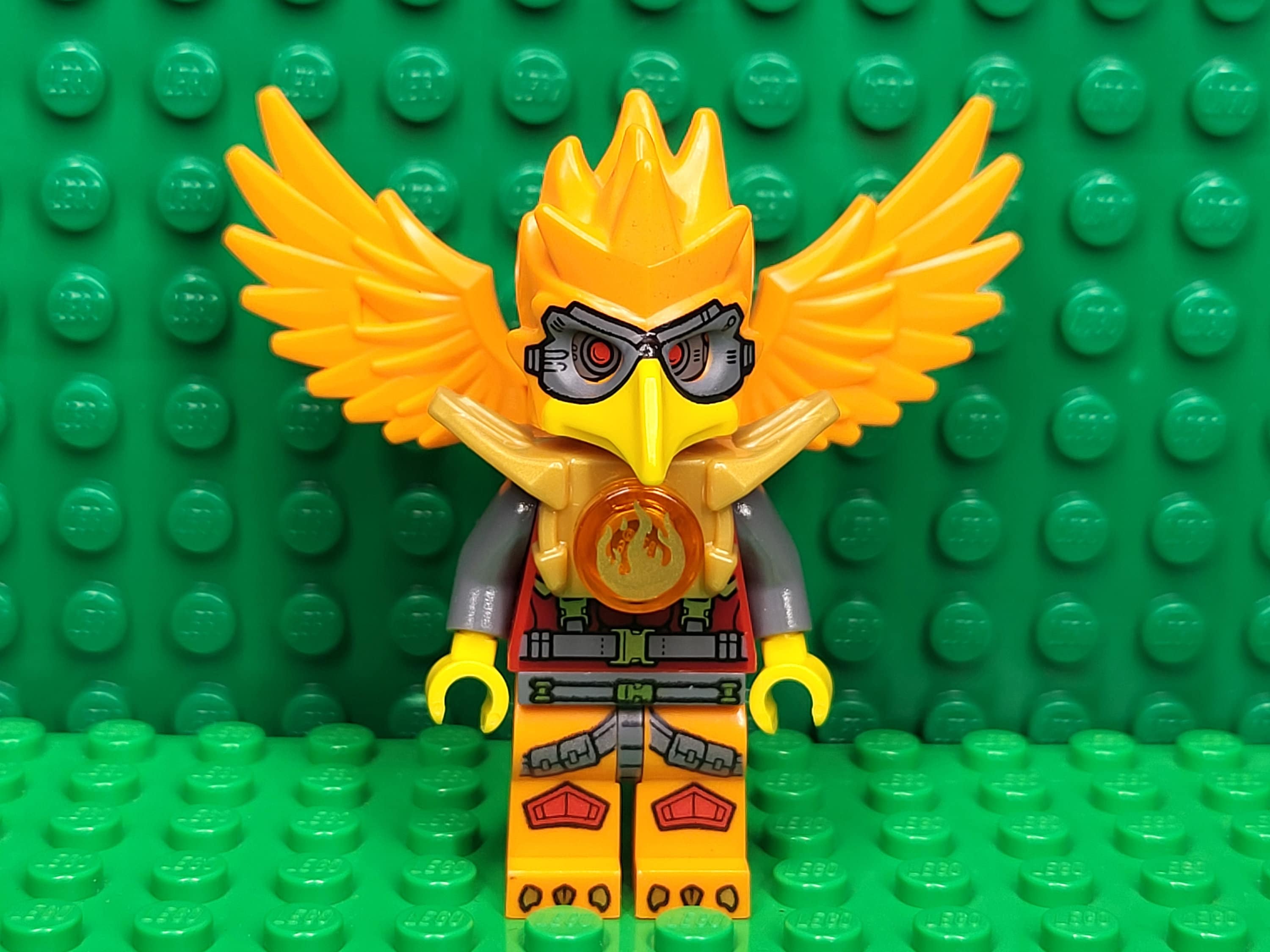 LEGO® Legends of Chima Firox con armadura y alas doradas
