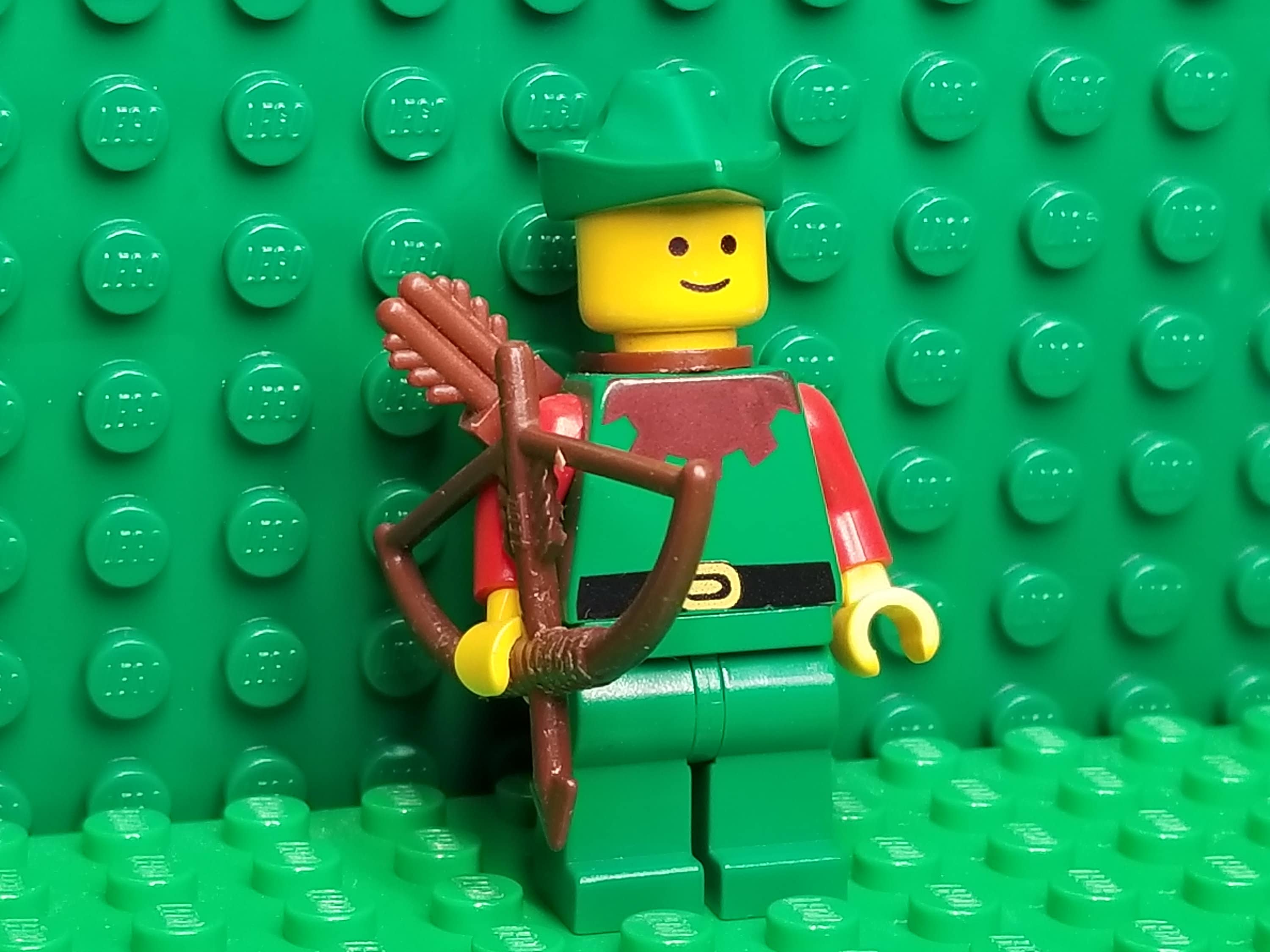 LEGO® Castle Vintage Forestmen Forestman - Red, Green Hat, Quiver