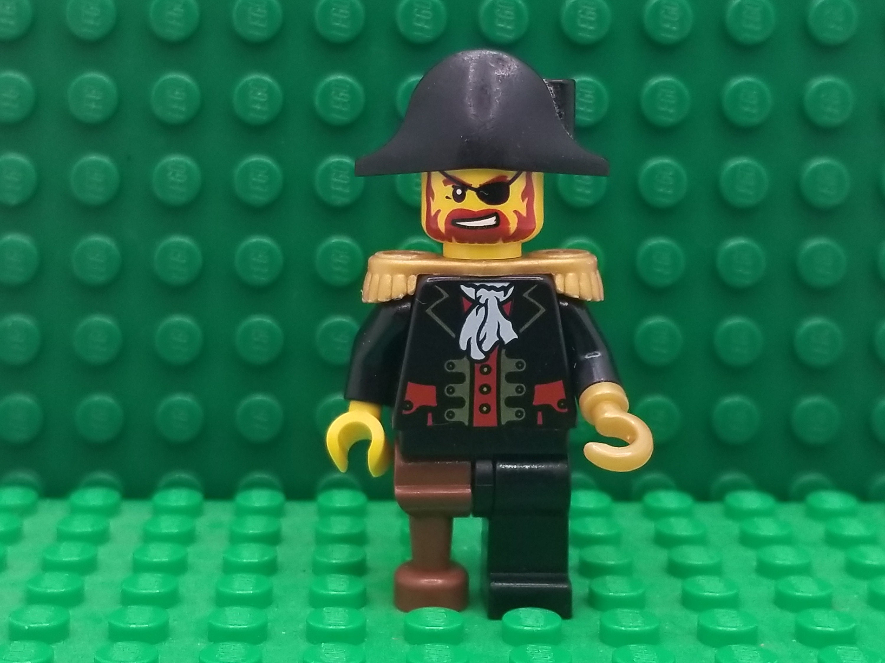 LEGO Skeleton Pirate Minifigure Captain Sword Part Build-A-Minifigure