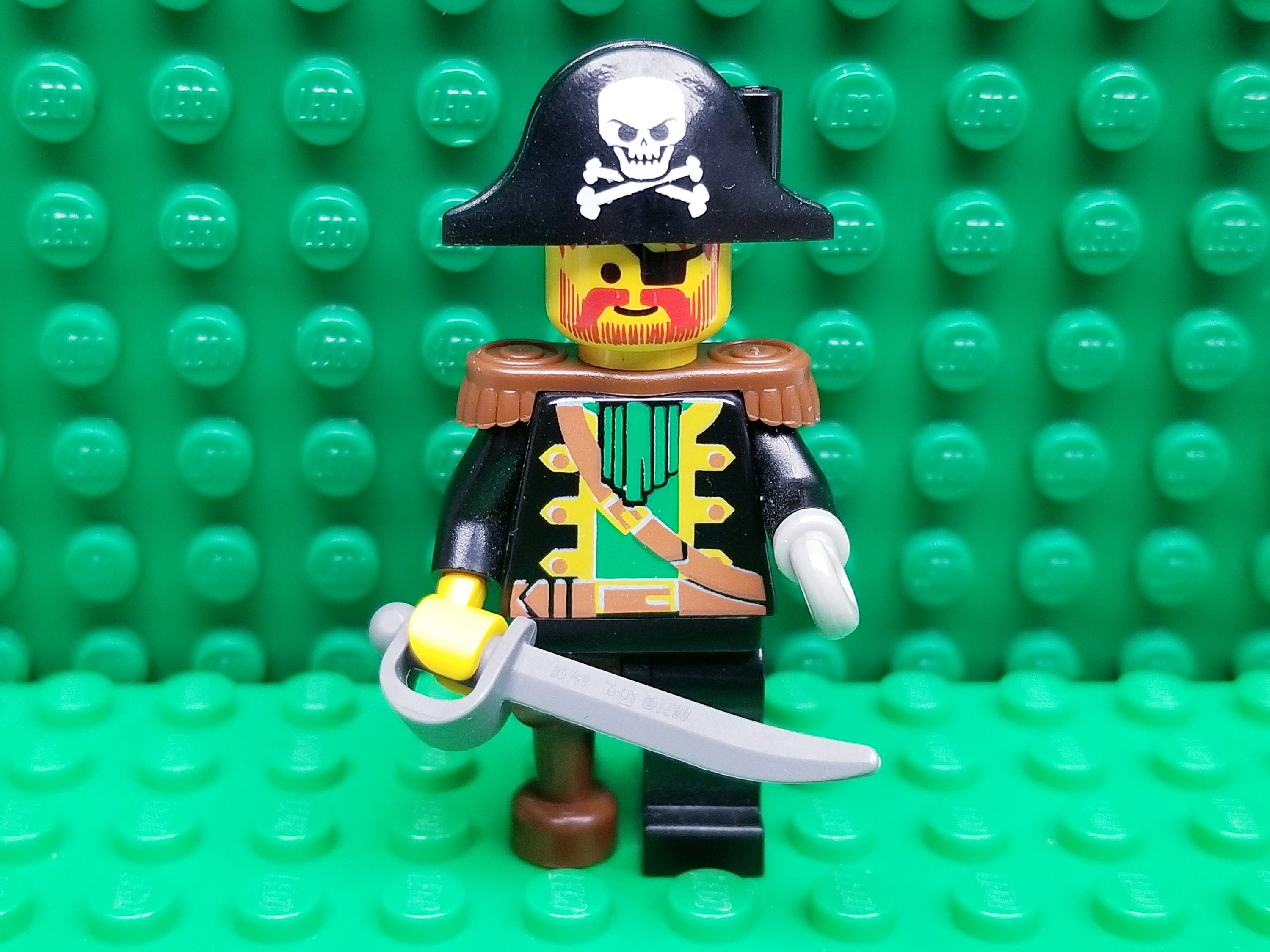 LEGO Pirate Captain Torso Silver HOOK HAND Ruffle Shirt Leather Sash Flesh  Hand
