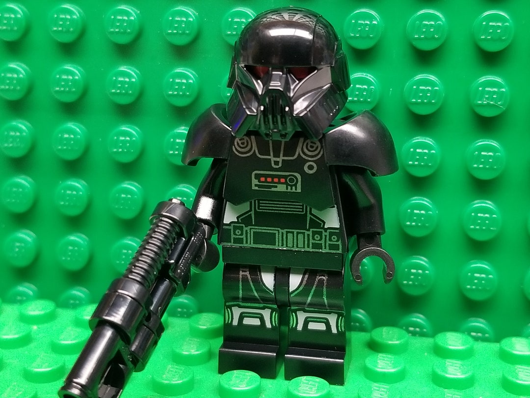 オーダー LEGO® Star Wars the Mandalorian Dark Trooper With Blaster