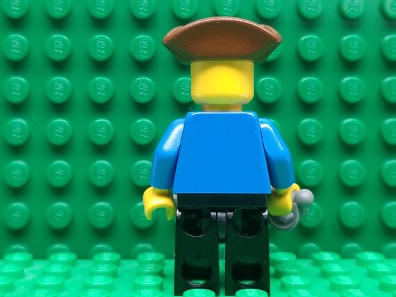 LEGO® Classic Pirate Sailor with Sword and Brown Tricorn Hat, Minifigure,  Minifig, LEGO®