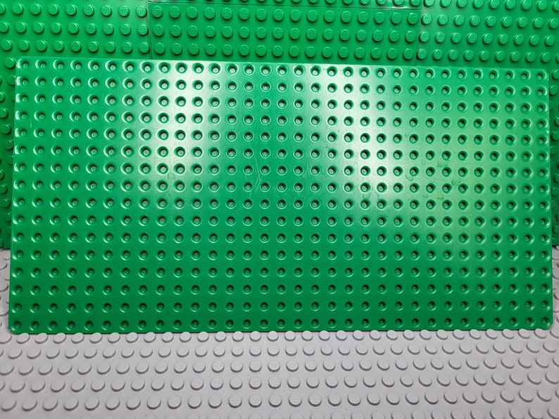 LEGO® Baseplate 16 x 32 with River and Set 6071 Dots Pattern 10x5inch, Builder image 3