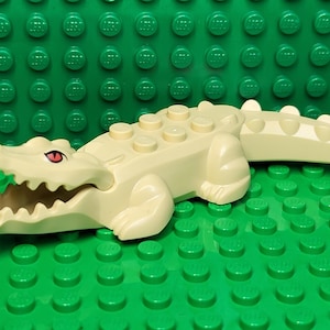 LEGO® Alligator Crocodile Gator Tan with Red Eyes, LEGO® Minifigure, LEGO® Minifig