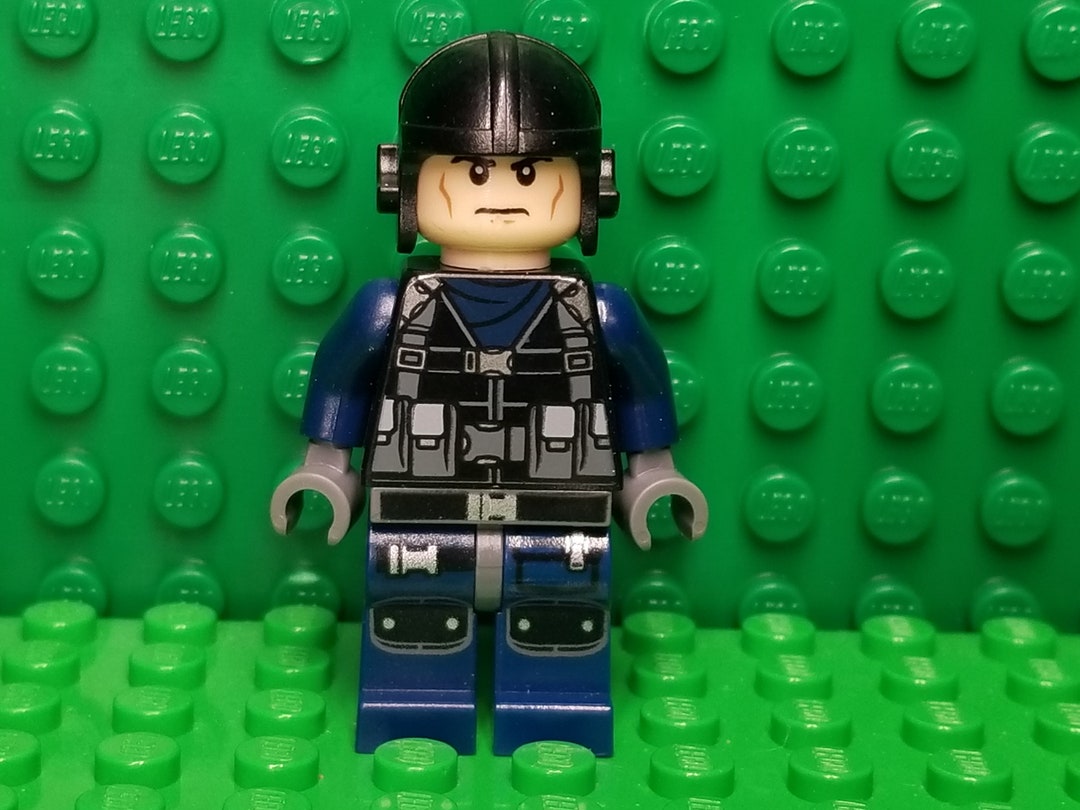 LEGO® Jurassic World Guard, LEGO® Minifigure, LEGO® Minifig, People