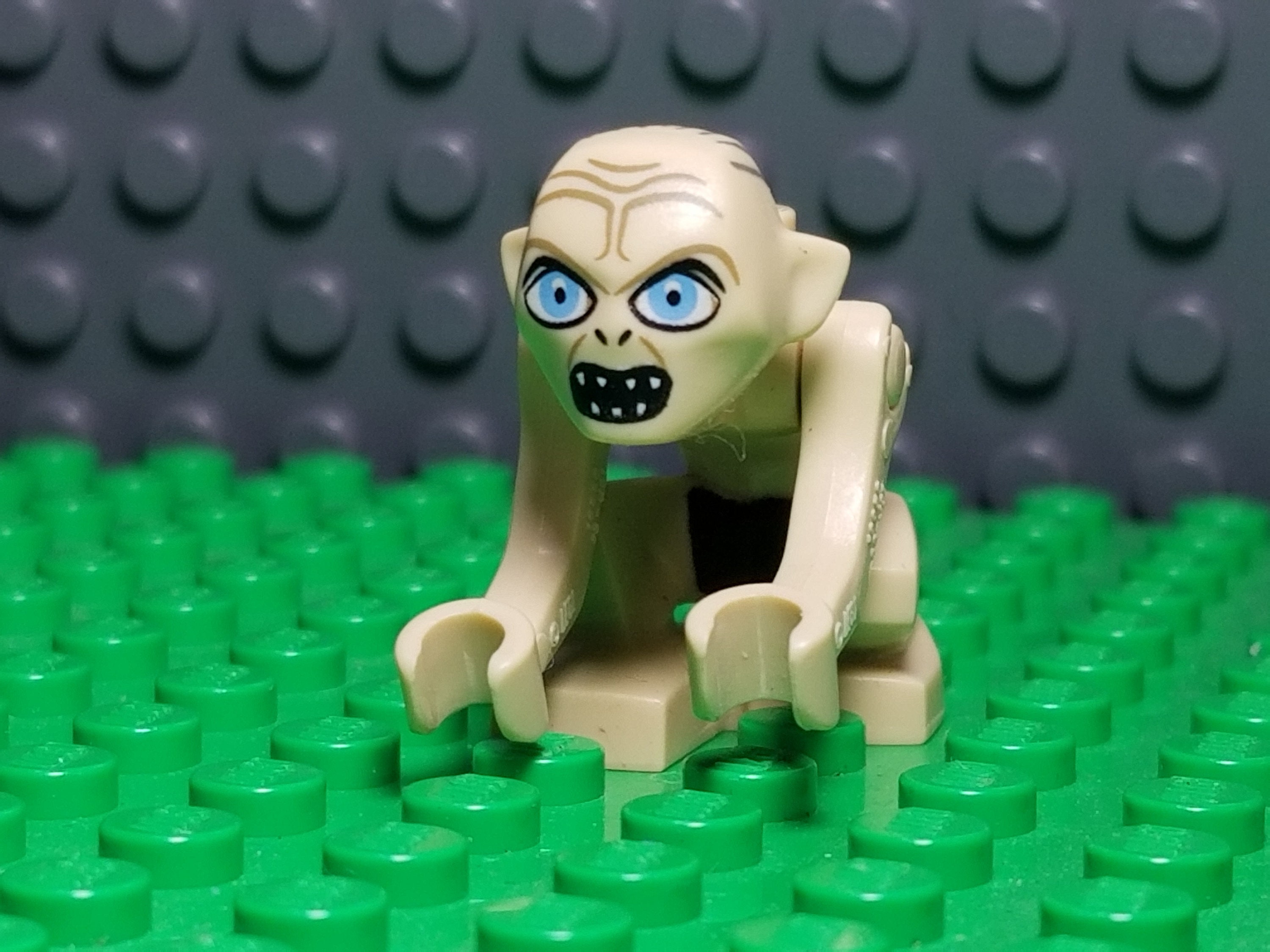 LEGO® El Hobbit y El Señor de los Anillos Gollum con ojos muy