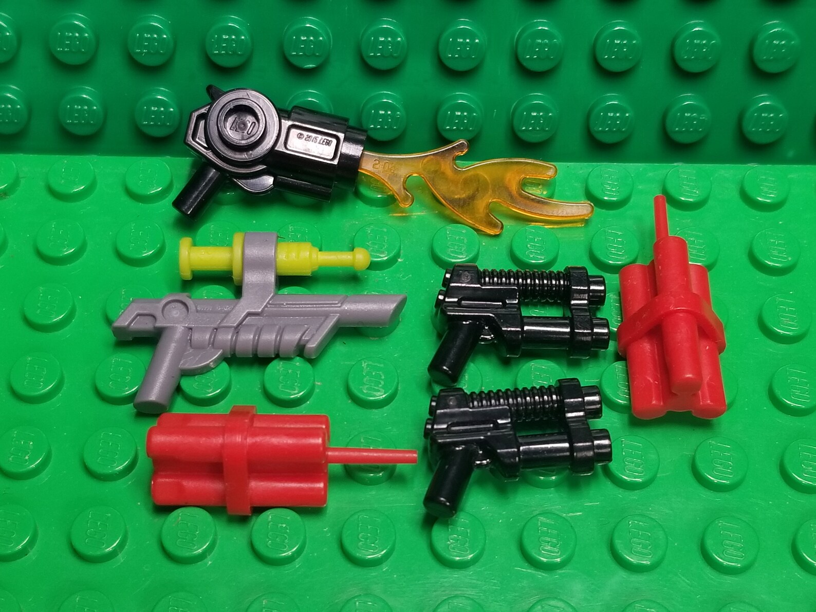 LEGO® Minifigure Accessory Assorted Weaponry Pack Genuine LEGO ...