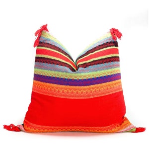 Almofada Fiesta Vermelha Feita à Mão: Almofada Boho Mexicana Moderna