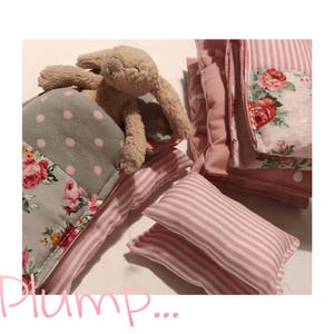 小さくてかわいい手作りのぬいぐるみベッドセット