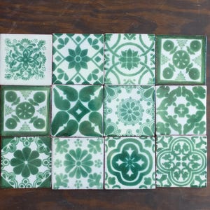 Juego de 25 azulejos de cerámica, blanco y verde, mosaico de talavera mexicana hecho a mano para salpicadero, 3 x 3 pulgadas