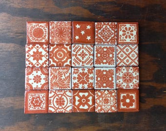 50 AZULEJOS DE CERÁMICA, juego de terracota y blanco, mosaico de azulejos de talavera mexicanos hechos a mano para salpicaderos de cocina, 1" x 1".