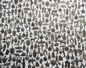 1000 MILAGROS color plata vieja (NEGRO) arte popular mexicano, lote al por mayor, 2 libras