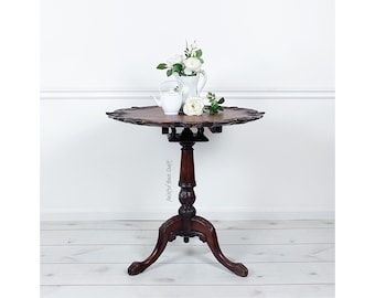 Antique Mahogany Pedestal Chippendale Gorge lll Style Tilt Top Pie-crust Scalloped Carved Tea Table. Restored.