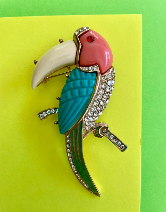 Hattie Carnegie Toucan bird brooch 1950s vintage p