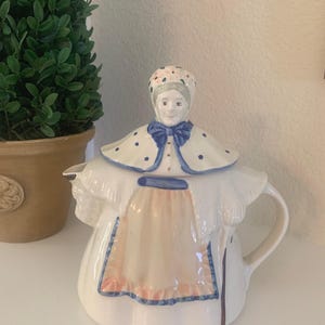 Teapot Shawnee Pottery “Granny Ann” Vintage ceramic