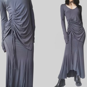 Rauch esche grau dunkelgrau Kordelzug 2-teiliges Set Kleid Slinky Avant garde Rüschen Rüschen Falten falten dekonstruiert Falten asymmetrischer Jersey