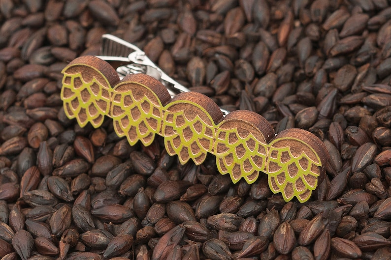 Natural Wood Green Hop Tie Clip