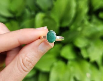 Emerald Stone Ring Sterling Silver Size 7.25 - May Birthstone Jewelry - Green Crystal Ring- Love, Abundance, Heart Chakra Stone