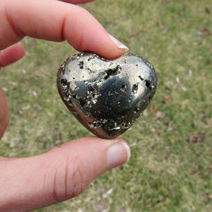 Pyrite Crystal Heart 1.5&quot; - Pyrite Stone Heart Carving - Fools Gold