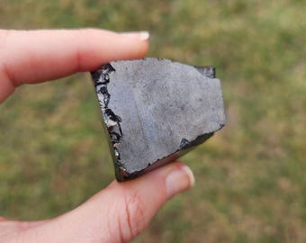 Piedra de shungita de élite - Cristal de shungita en bruto - Piedra de limpieza - Cristal EMF para protección - Piedra de conexión a tierra para el chakra raíz