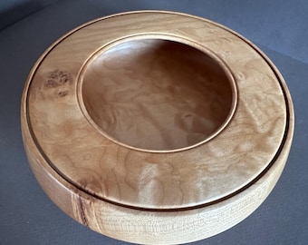 Cuenco de arce figurado.